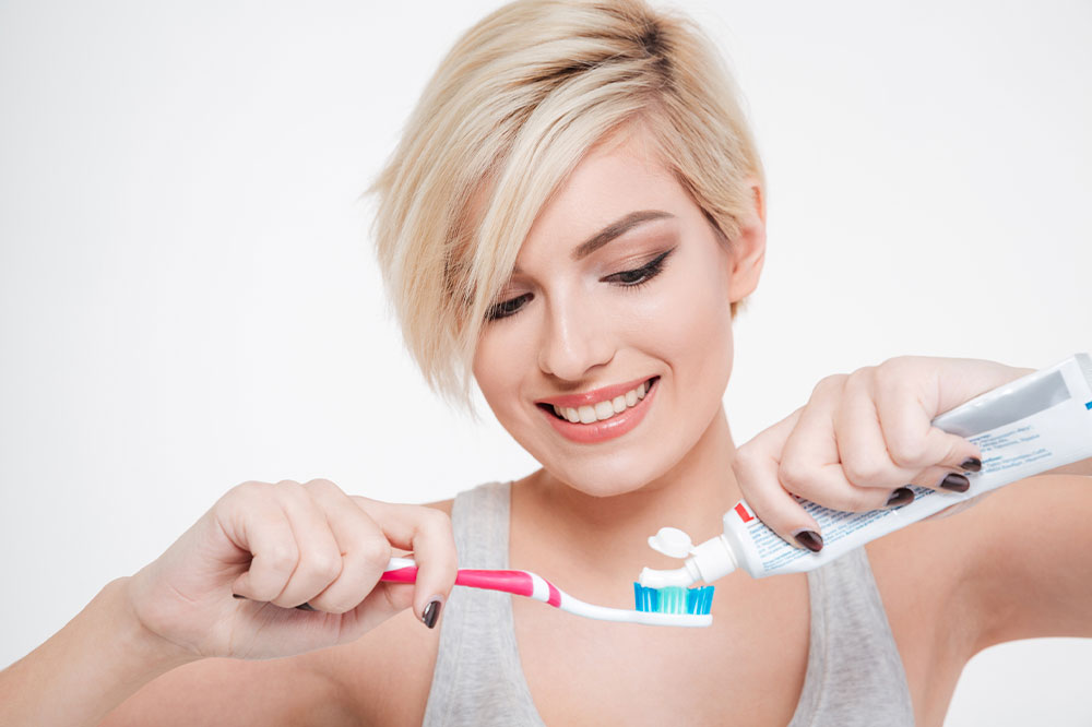 Whitening toothpaste – tips, pros, and top picks